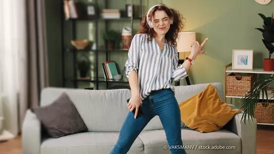 Mit dem Jugenbonus der Bausparkassen werden junge Menschen unterstützt. (Foto: © VAKSMANV / stock.adobe.com)